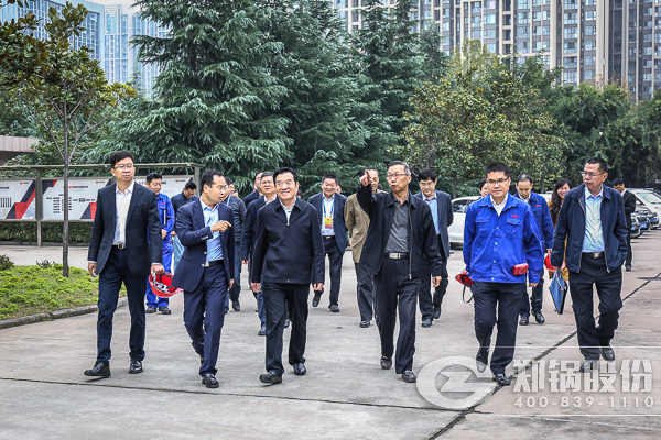 鄭(zheng)州(zhou)市(shi)人(ren)大(da)常委會(huì)主任白紅戰(zhàn)(zhan)帶(dai)隊(duì)(dui)視詧(cha)鄭鍋股(gu)份(fen)